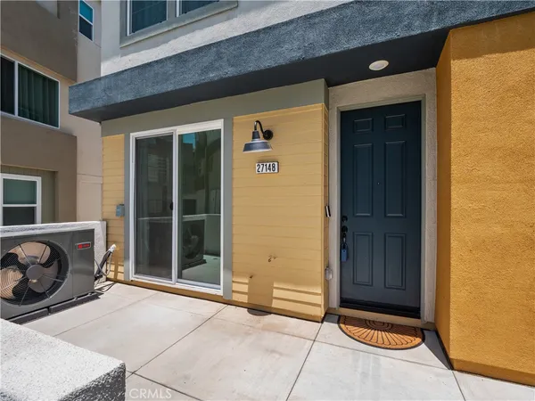 $699,999 | 27148 Vly Oak Place, Valencia, CA 91381