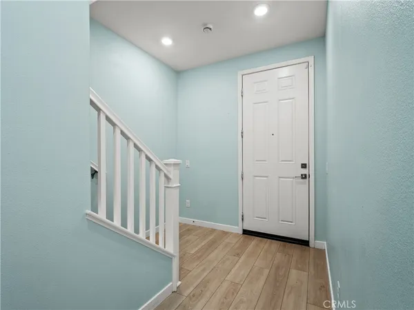 $699,999 | 27148 Vly Oak Place, Valencia, CA 91381