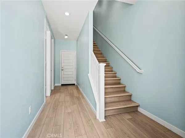 $699,999 | 27148 Vly Oak Place, Valencia, CA 91381