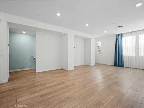 $699,999 | 27148 Vly Oak Place, Valencia, CA 91381