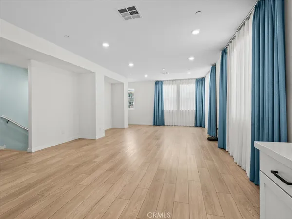 $699,999 | 27148 Vly Oak Place, Valencia, CA 91381