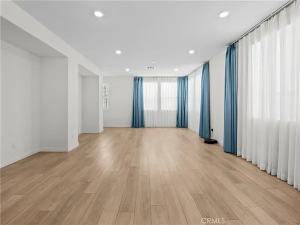 $699,999 | 27148 Vly Oak Place, Valencia, CA 91381