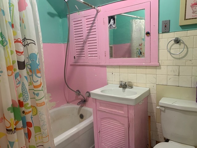 514 Marcy Street Ottawa, IL 61350 - Photo 44 of 54 a bathroom with a sink toilet and mirror