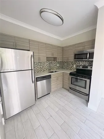 $1,800 | 115 Menores Avenue, Unit 3, Coral Gables, FL 33134