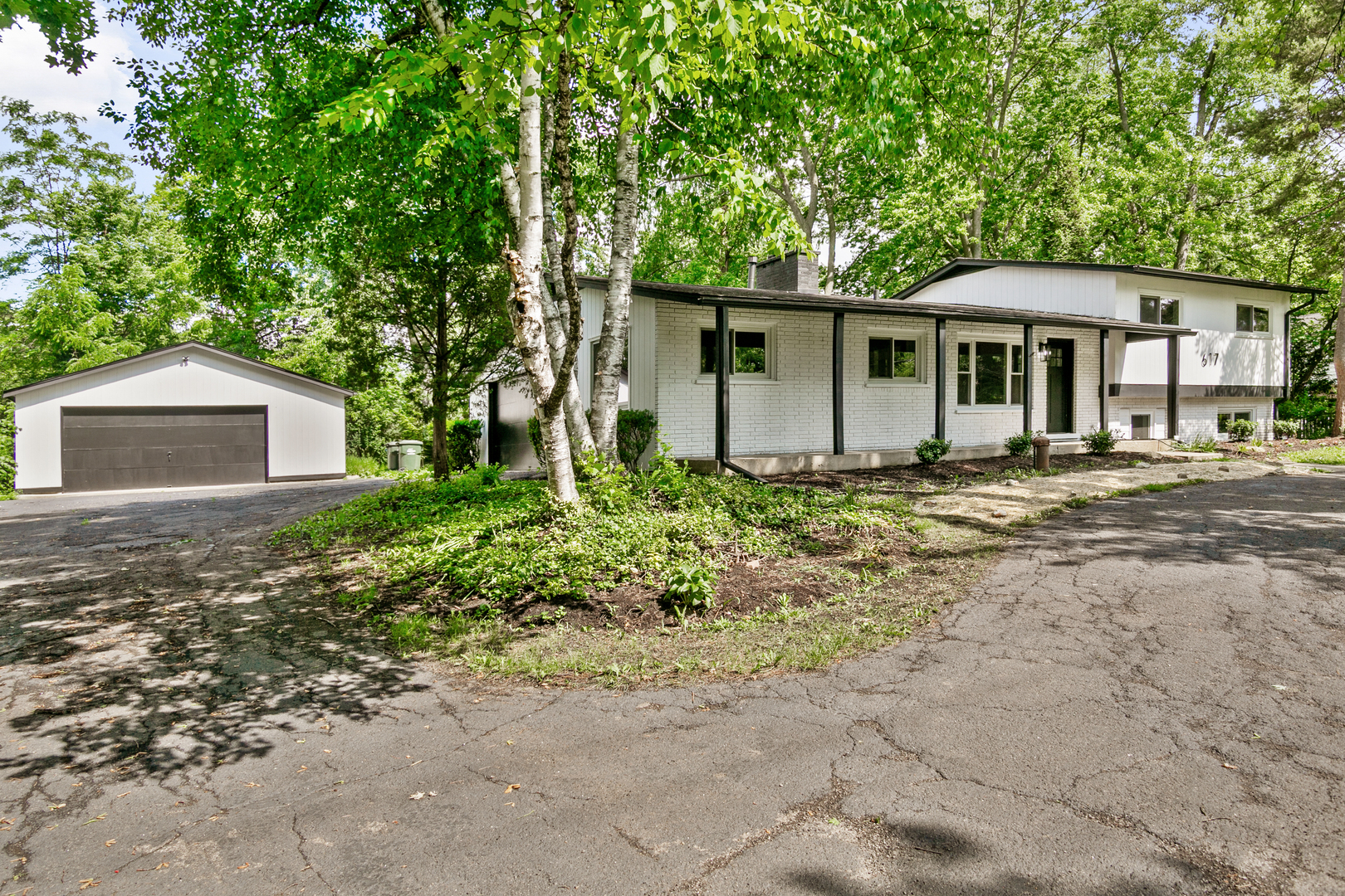 617 Busse Road Mount Prospect, IL 60056 - Photo 2 of 25