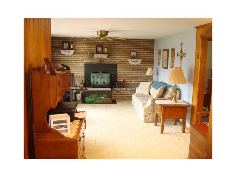 1013 Cheriwood Road Pulaski, PA 16143 - Photo 7 of 17 Living Room.
