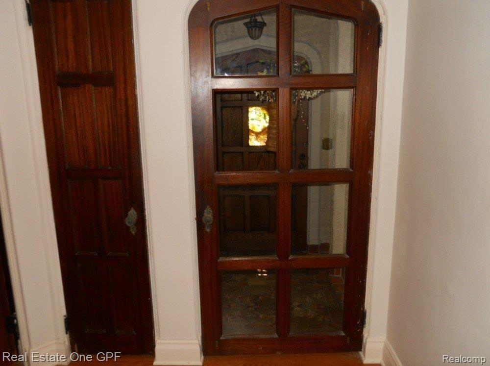 242 Merriweather Road Grosse Pointe, MI 48236 - Photo 10 of 23 7 585 foyer door