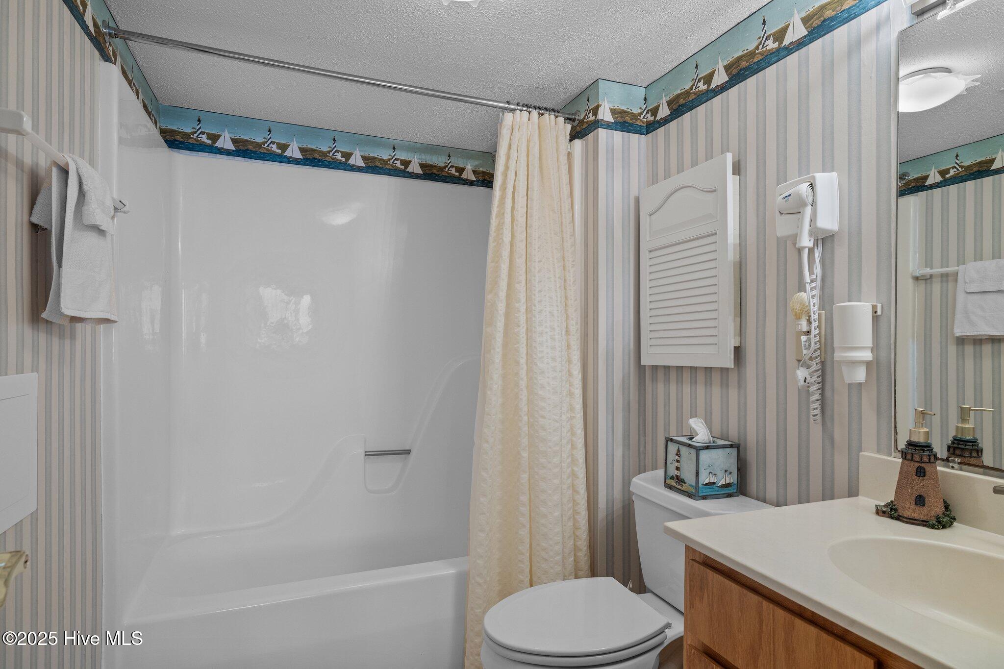 10300 Coast Guard Road, Unit E206 POINT EMERALD VILLAS Emerald Isle, NC 28594 - Photo 6 of 42 IMG_0319