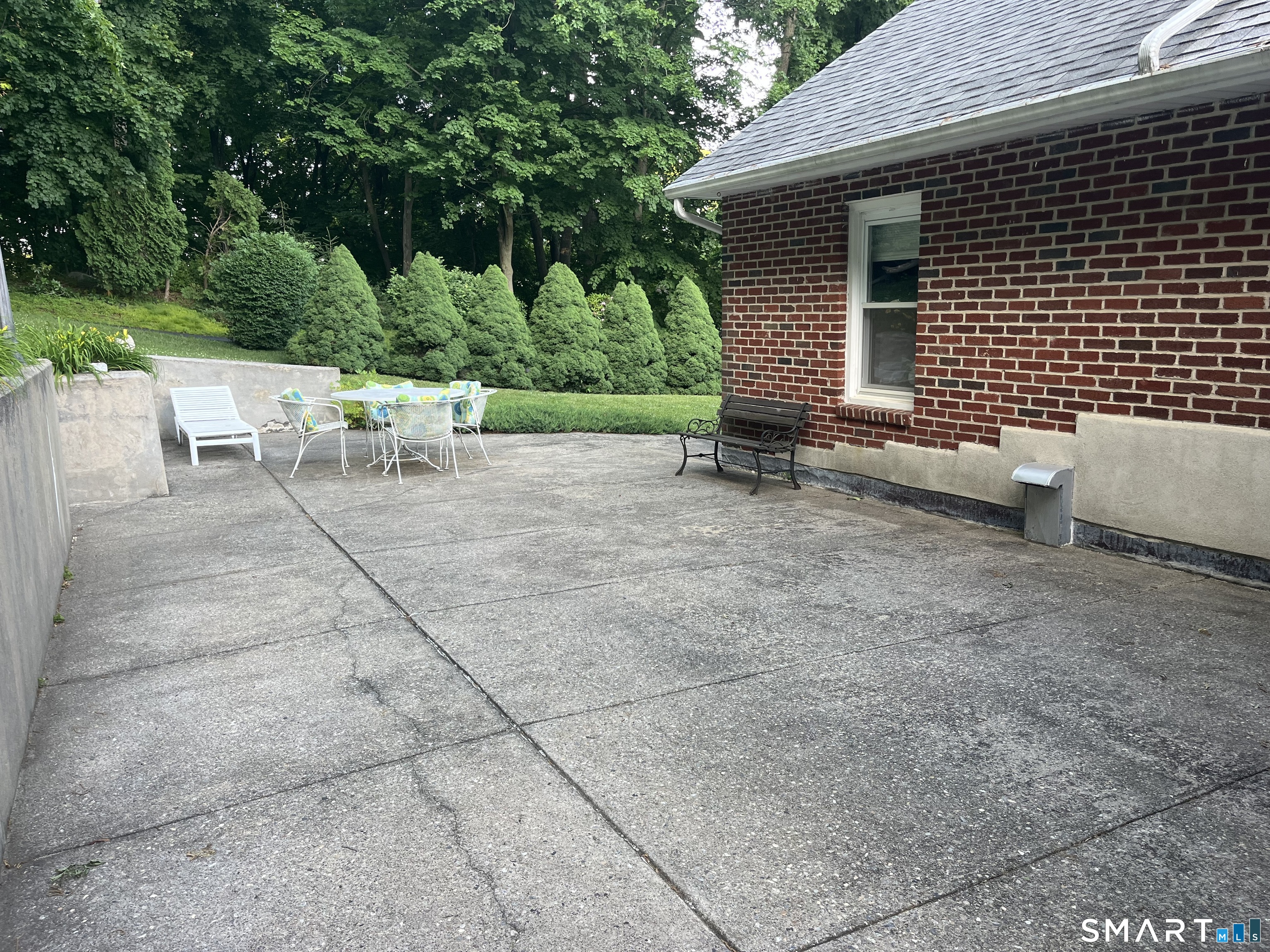 32 Homestead Avenue Derby, CT 06418 - Photo 3 of 28