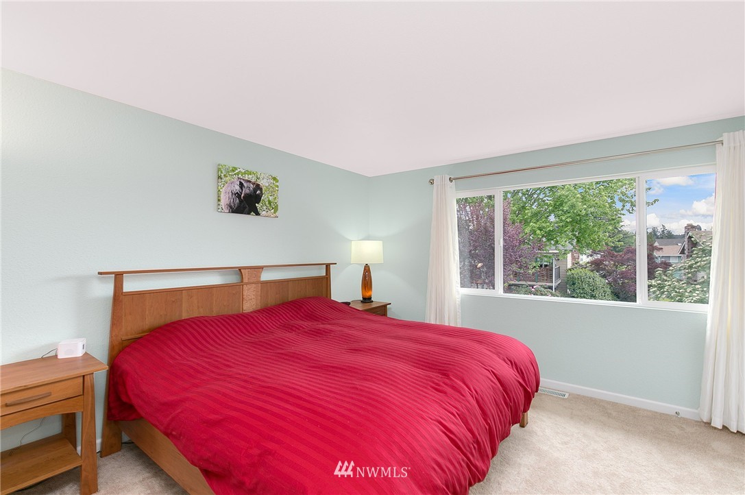 2016 Whitman Avenue Northeast Renton, WA 98059 - Photo 12 of 25