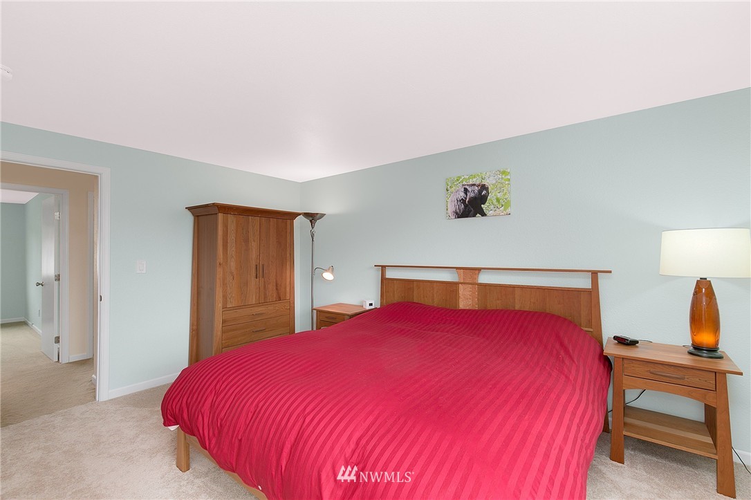 2016 Whitman Avenue Northeast Renton, WA 98059 - Photo 13 of 25
