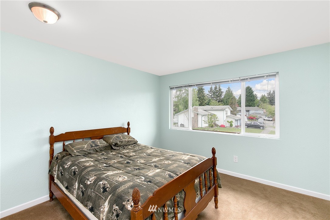 2016 Whitman Avenue Northeast Renton, WA 98059 - Photo 15 of 25