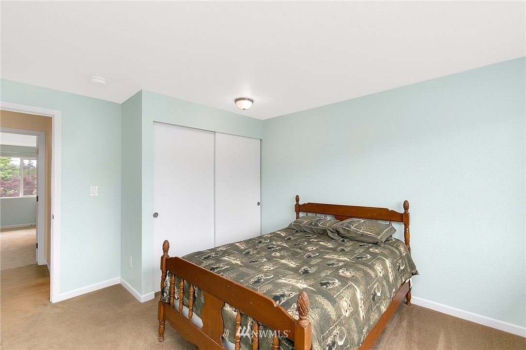 2016 Whitman Avenue Northeast Renton, WA 98059 - Photo 16 of 25