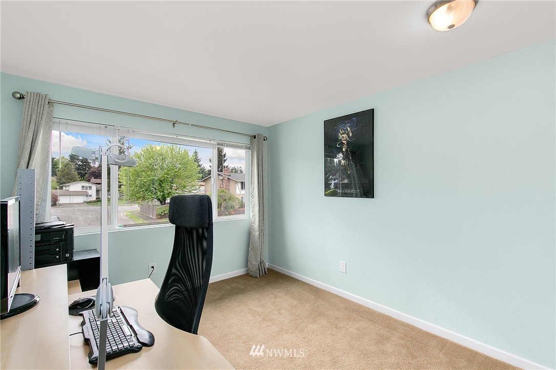 2016 Whitman Avenue Northeast Renton, WA 98059 - Photo 17 of 25