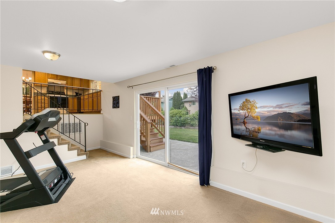 2016 Whitman Avenue Northeast Renton, WA 98059 - Photo 20 of 25