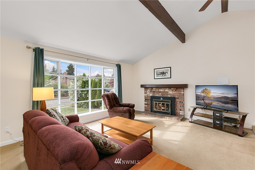 2016 Whitman Avenue Northeast Renton, WA 98059 - Photo 4 of 25