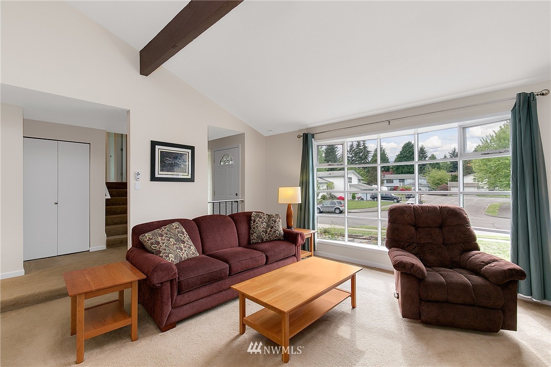 2016 Whitman Avenue Northeast Renton, WA 98059 - Photo 6 of 25