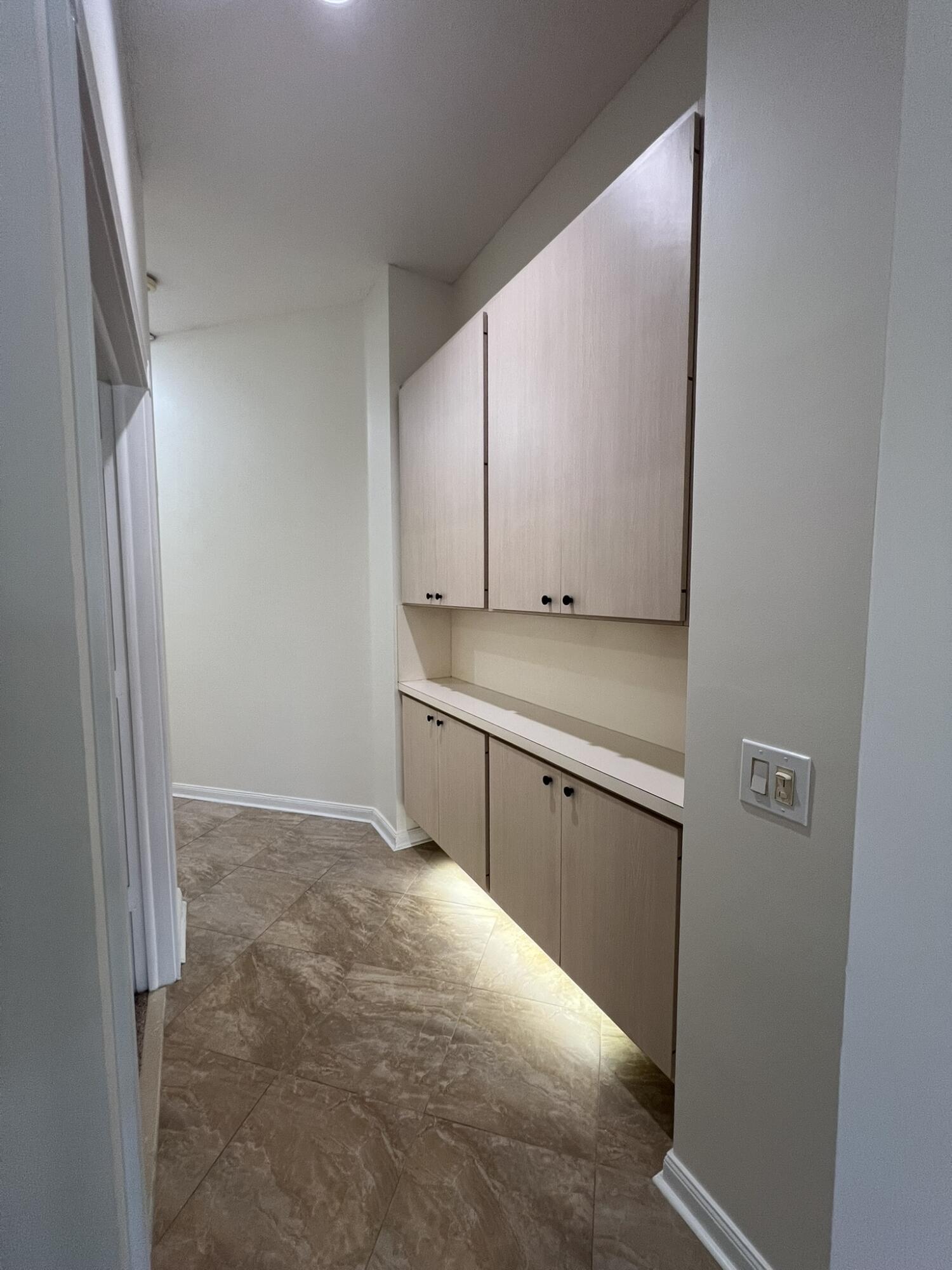 244 Hampton Place Jupiter, FL 33458 - Photo 19 of 31 Hallway