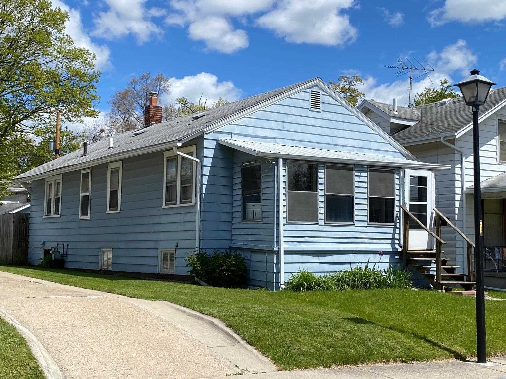 1504 Sinclair Street Fort Wayne, IN 46808 - Photo 1 of 32 Gallery Image 1