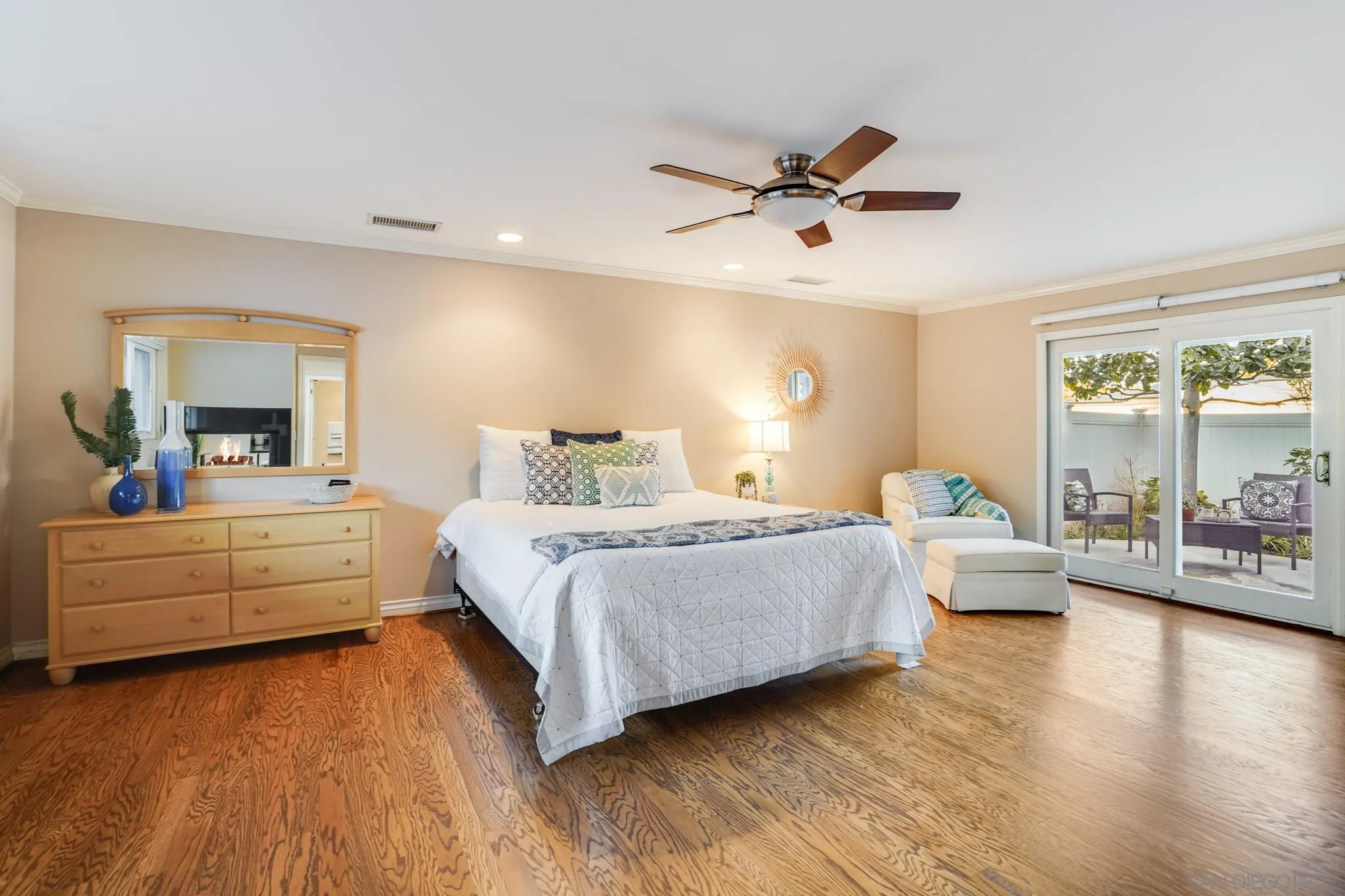 5730 Rutgers Road La Jolla, CA 92037 - Photo 20 of 54 a bedroom with a bed and a large window