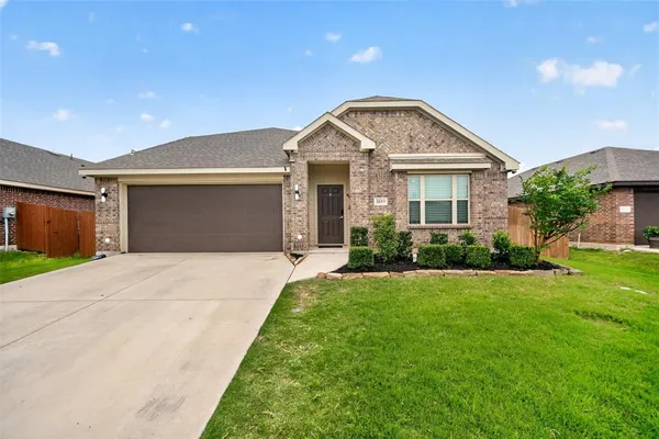 $375,000 | 809 Cloverwood Drive, Fort Worth, TX 76036