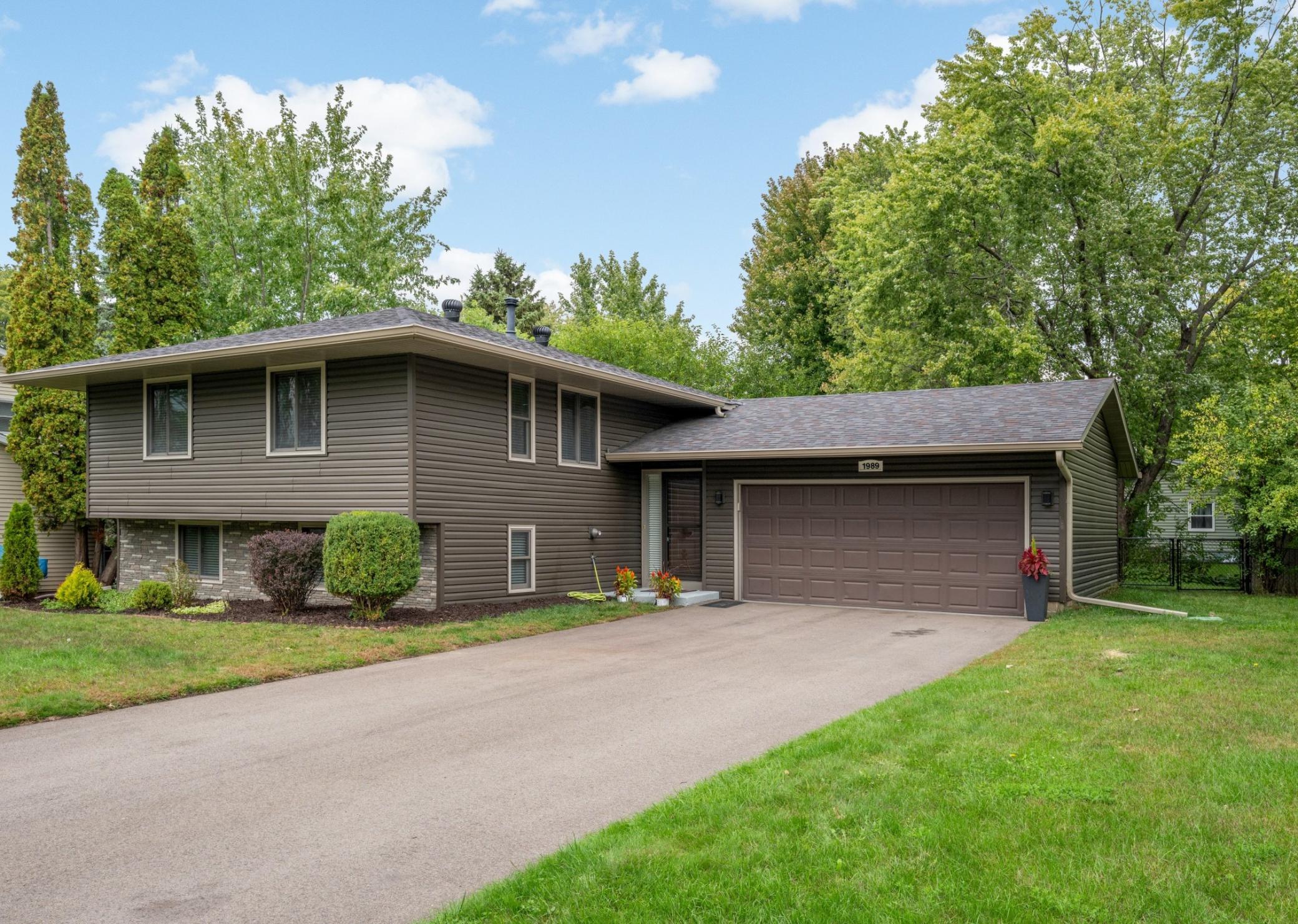 1989 Foxridge Road St. Paul, MN 55119 - Photo 2 of 36 Gallery Image 2
