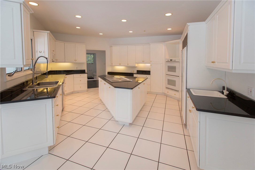 2768 Lander Road Cleveland, OH 44124 - Photo 15 of 35