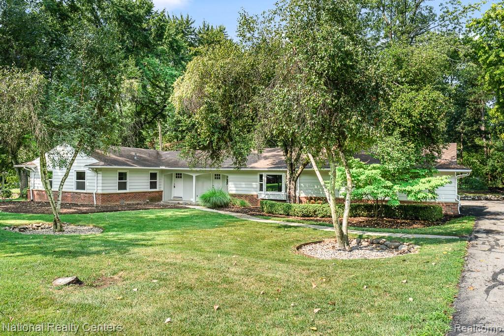 144 West Maryknoll Road Rochester Hills, MI 48309 - Photo 1 of 38 Gallery Image 1