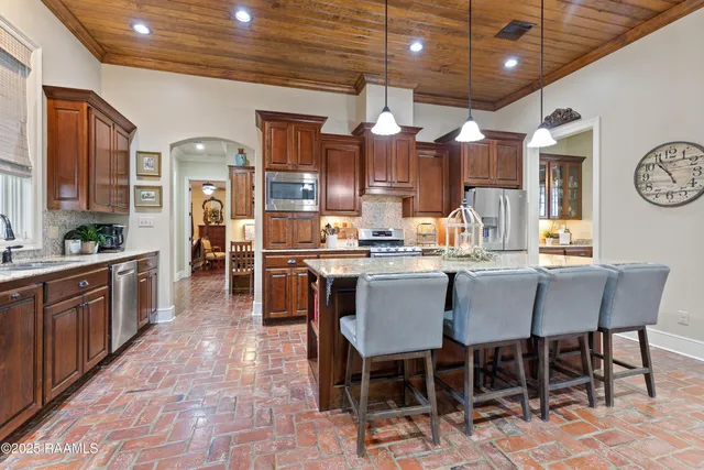 $949,000 | 105 Adair Lane, Lafayette, LA 70508