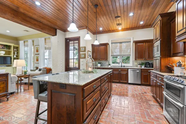 $949,000 | 105 Adair Lane, Lafayette, LA 70508