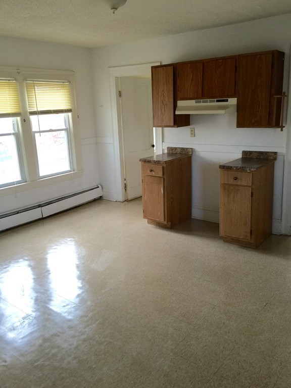 26 Greene Street Springfield, MA 01109 - Photo 8 of 13