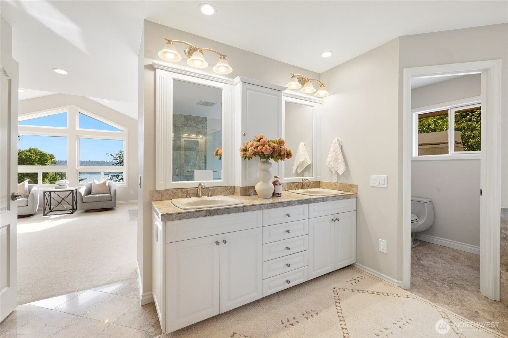8144 West Mercer Way Mercer Island, WA 98040 - Photo 20 of 40