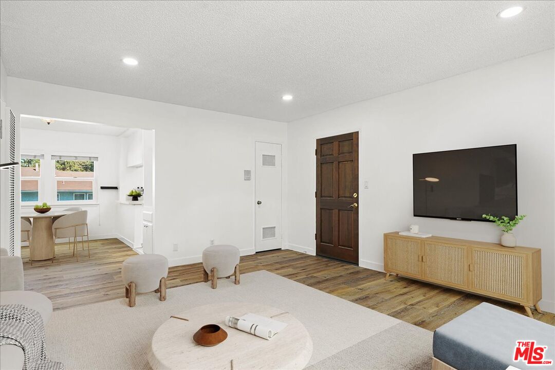 5845 Bowcroft Street, Unit 4 Los Angeles, CA 90016 - Photo 4 of 20