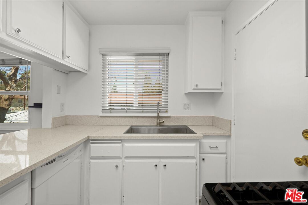 5845 Bowcroft Street, Unit 4 Los Angeles, CA 90016 - Photo 8 of 20