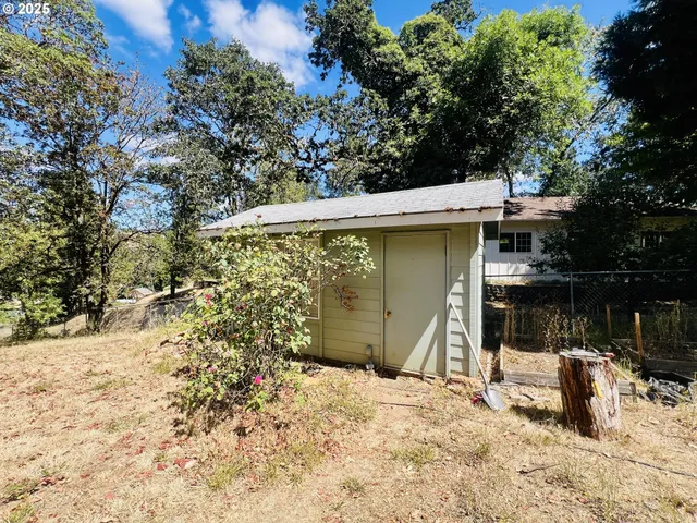 $339,900 | 119 Oakbourne Lane, Winchester, OR 97495