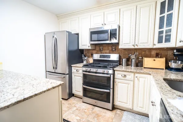 $335,999 | 2402 Candlelight Court, Helmetta, NJ 08828