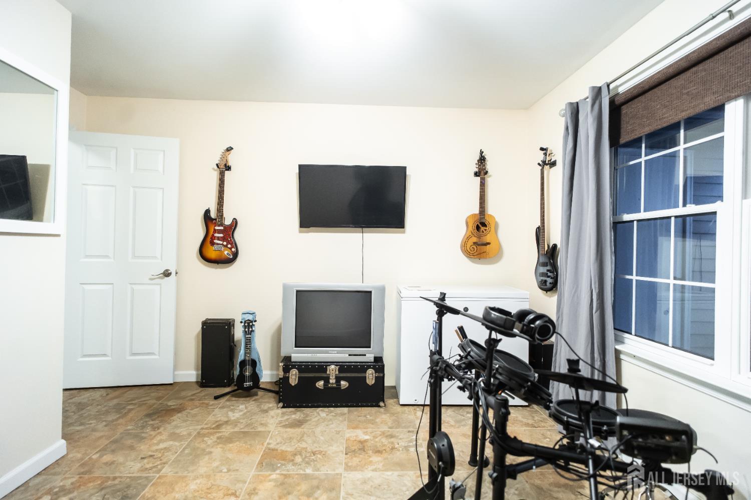 2402 Candlelight Court Helmetta, NJ 08828 - Photo 7 of 13