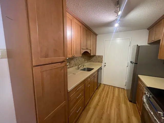 $1,800 | 29 Village Rock Lane, Unit 1, Natick, MA 01760