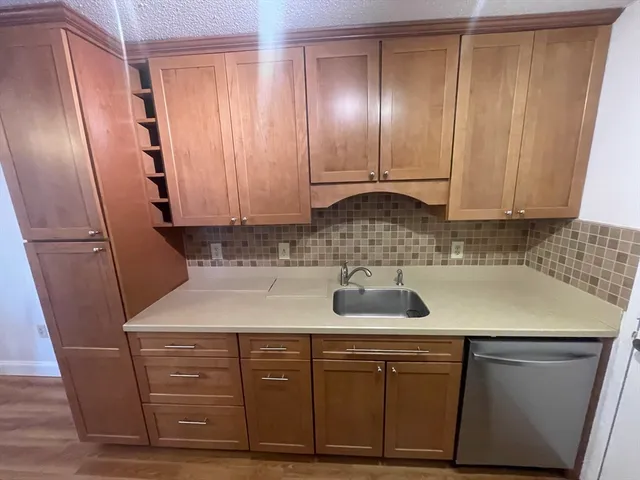 $1,800 | 29 Village Rock Lane, Unit 1, Natick, MA 01760