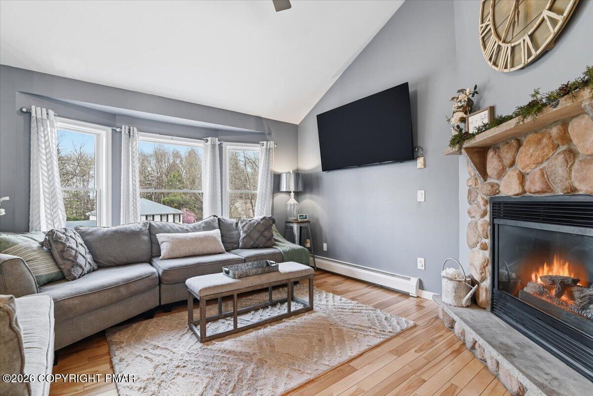 219 Highland Drive Stroudsburg, PA 18360 - Photo 16 of 93 Living Room