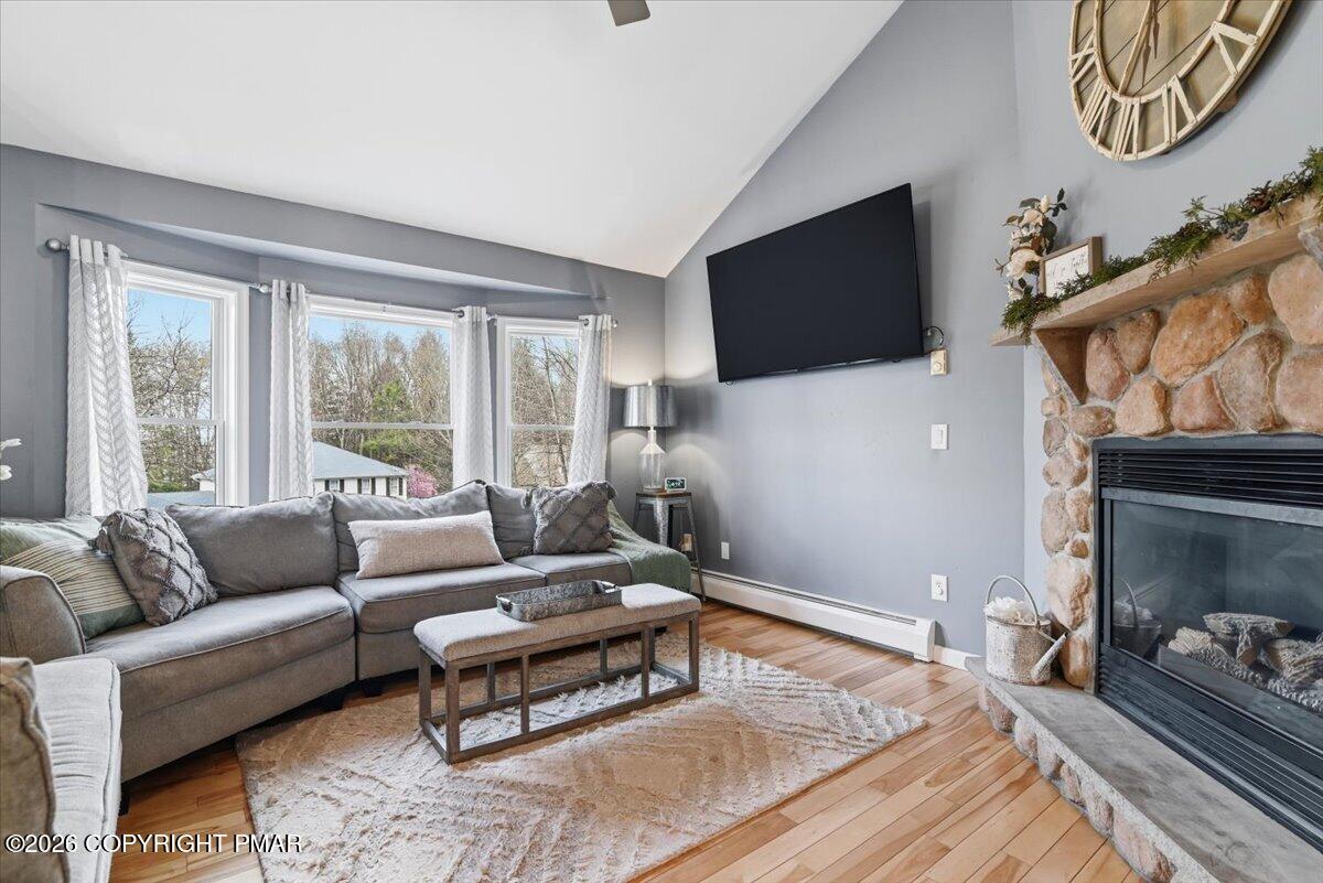 219 Highland Drive Stroudsburg, PA 18360 - Photo 18 of 93 Living Room