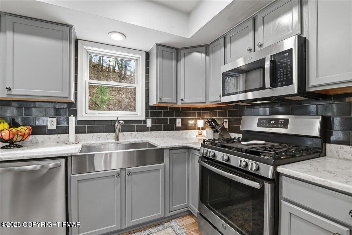 219 Highland Drive Stroudsburg, PA 18360 - Photo 32 of 93 Kitchen