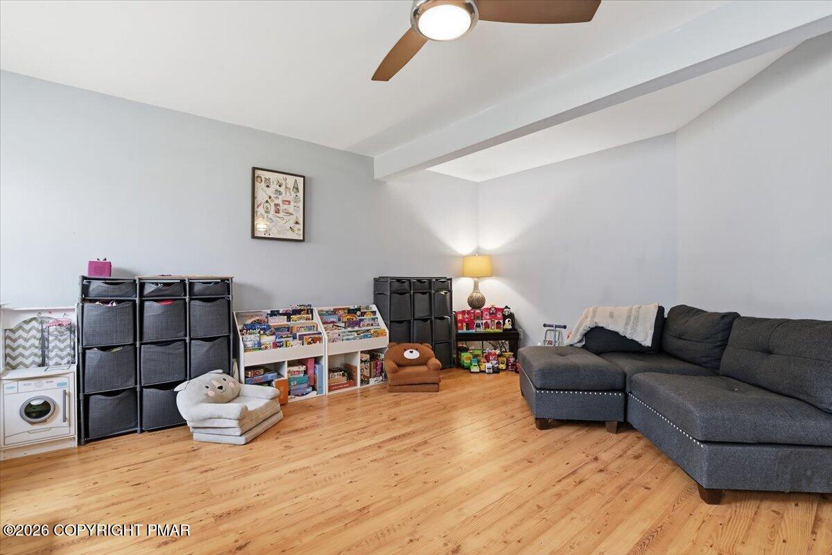 219 Highland Drive Stroudsburg, PA 18360 - Photo 56 of 93 Family room