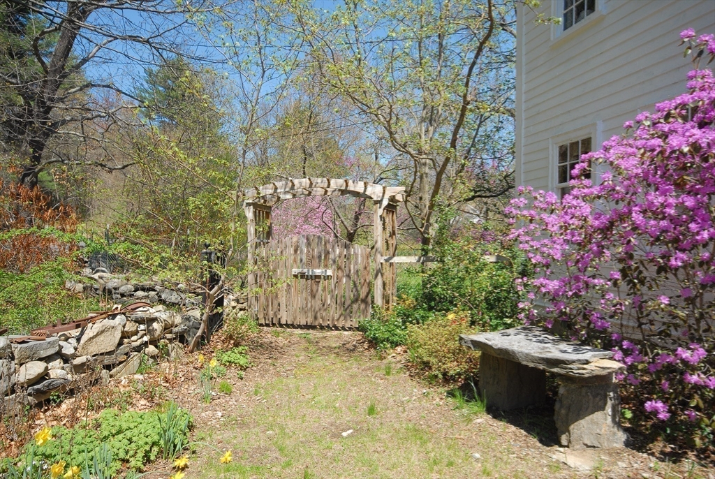 239 Stow Road Harvard, MA 01451 - Photo 11 of 35 Gallery Image 11