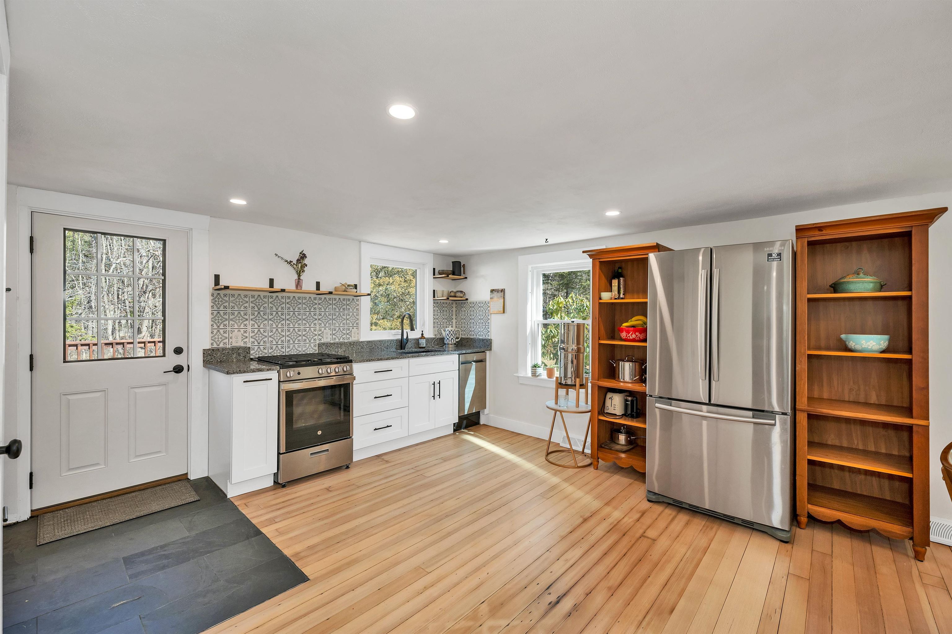 408 Ocean Road Portsmouth, NH 03801 - Photo 8 of 31 Gallery Image 8