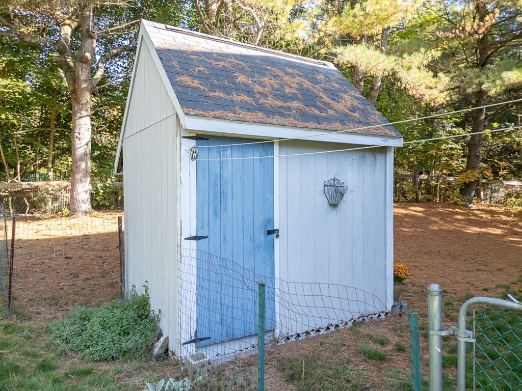 8 Tucker Park, Unit D Pepperell, MA 01463 - Photo 29 of 35 a backyard of a house
