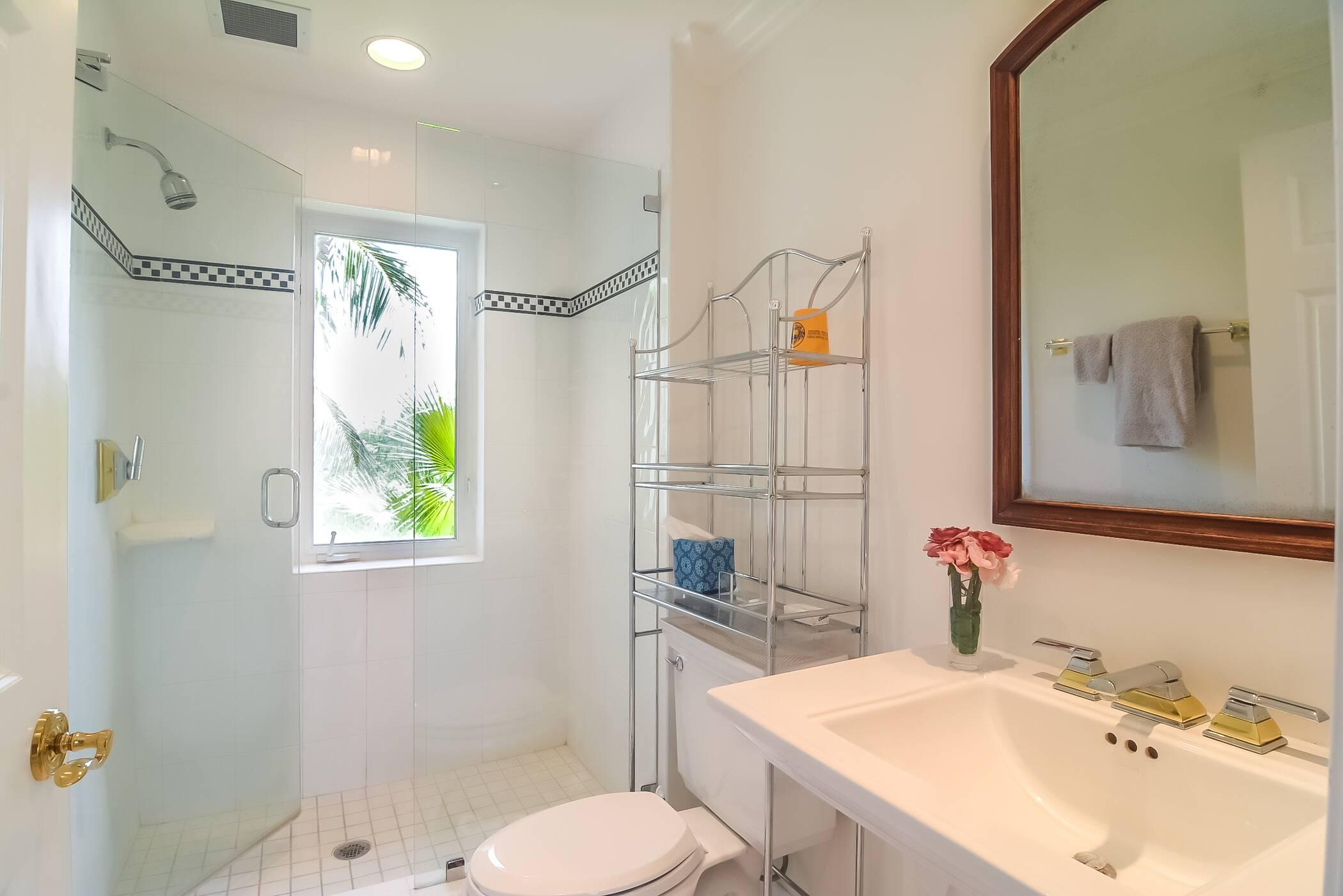 148 North Beach Road Hobe Sound, FL 33455 - Photo 24 of 40 Bathroom 3
