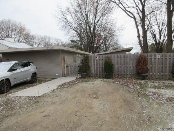 $1,400 | 35600 Union Lake Road, Unit A, Harrison Township, MI 48045