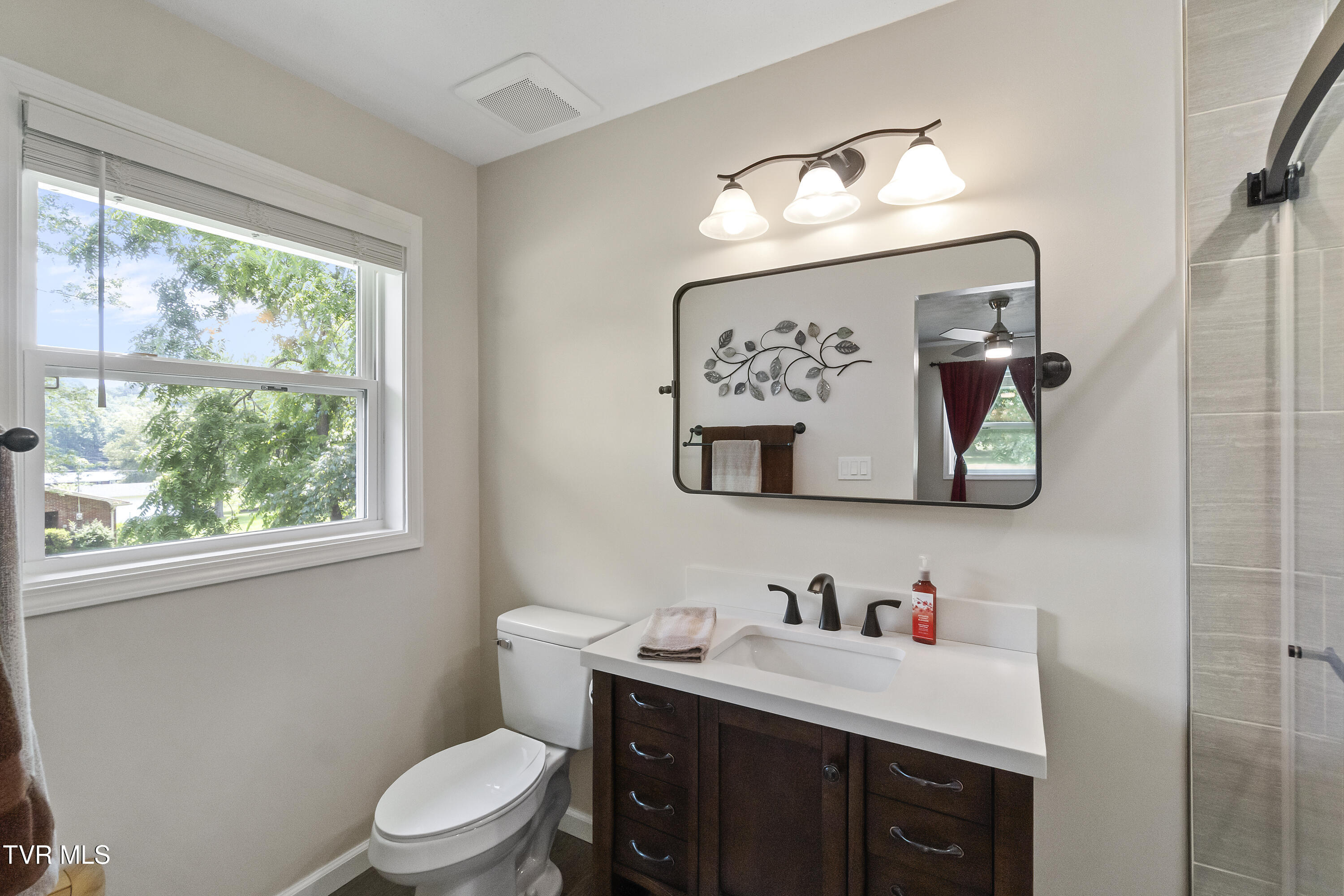 1908 Old Tusculum Road Greeneville, TN 37745 - Photo 17 of 37 Luxury Finishes