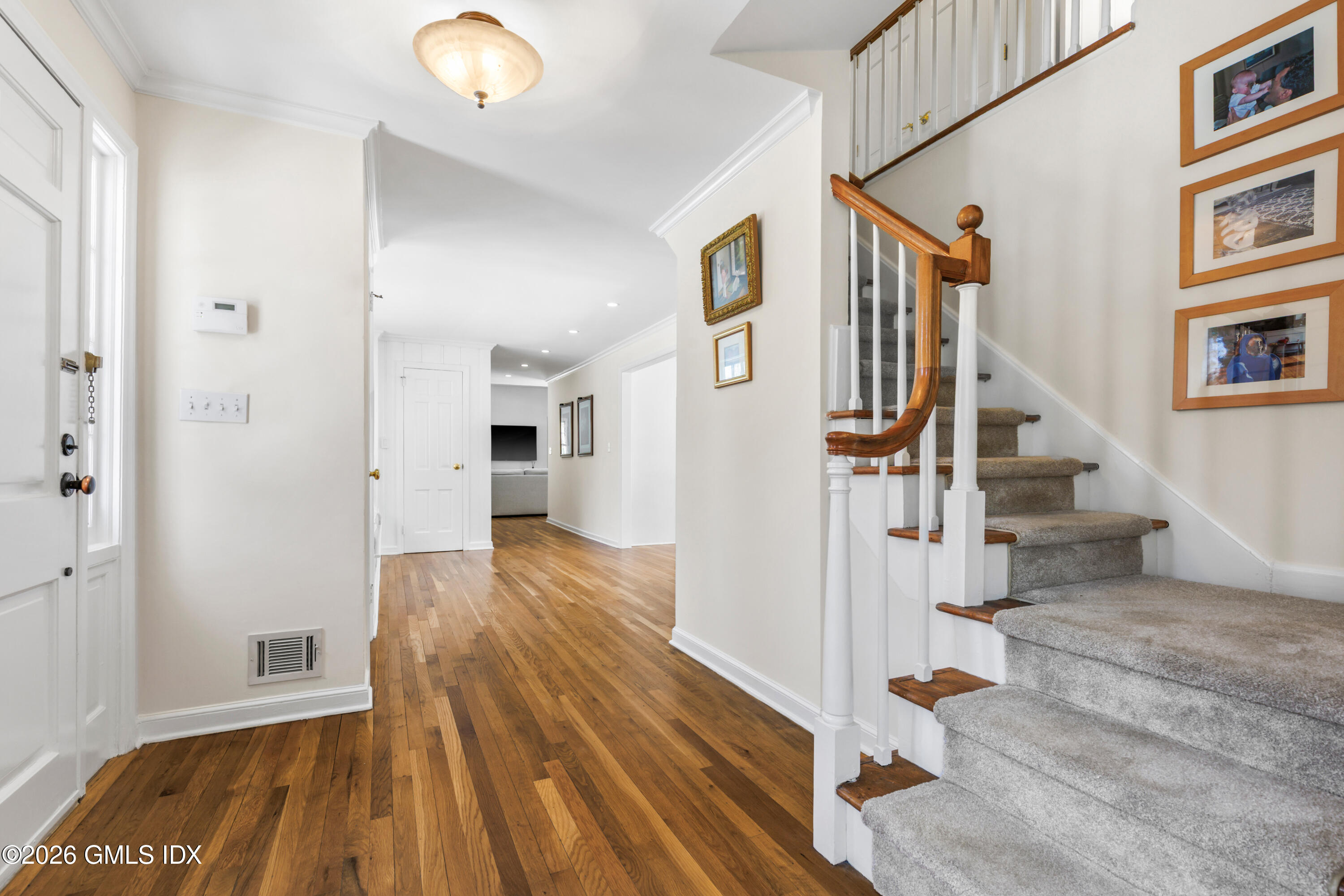 40 Thunder Mountain Road Greenwich, CT 06831 - Photo 3 of 35 entry hall